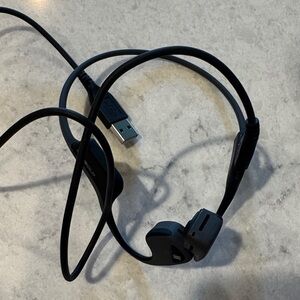 Black aftershokz USB Wired Earbuds / Sport Headset